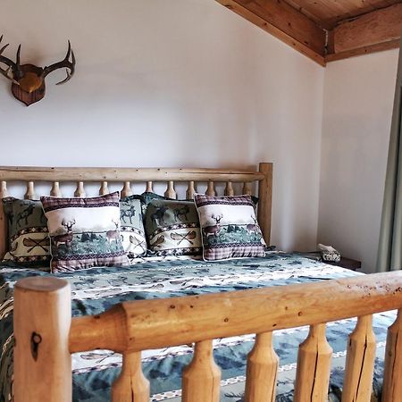 Rock Lake Lodge Provincial Park Rock Lake Lodge מראה חיצוני תמונה