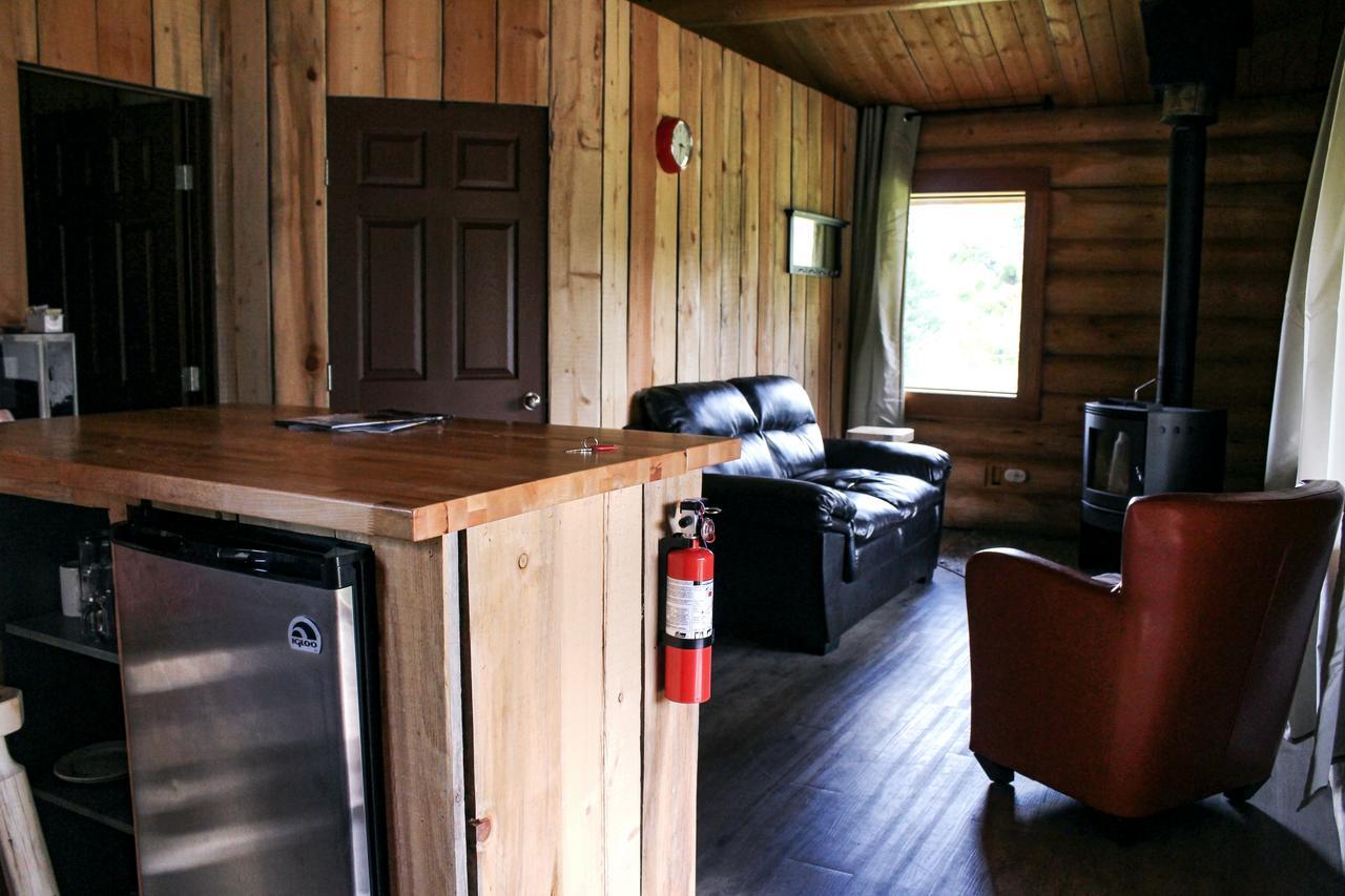 Rock Lake Lodge Provincial Park Rock Lake Lodge מראה חיצוני תמונה