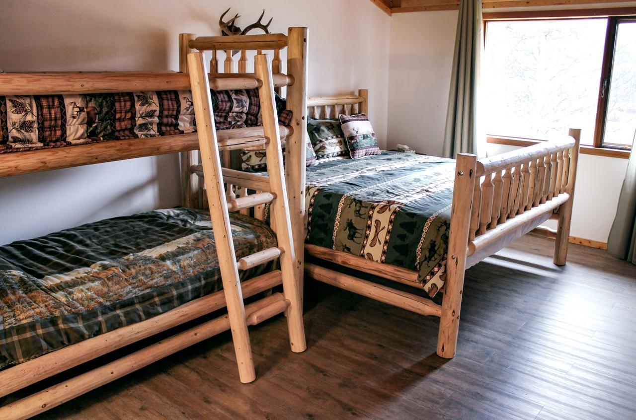 Rock Lake Lodge Provincial Park Rock Lake Lodge מראה חיצוני תמונה